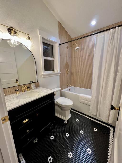 Brand New Custom Built Cottage In Downtown W/Pool! Salem Extérieur photo